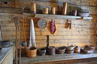 Taltsy, Irkutsk bölgesi, Rusya, Mart, 02, 2017. Tipik çiftlik antik yemekler Yakov Nepomiluev Estate Köyü'nden. Etnografik müze Taltsy içinde Garmenka. XVIII - begi sonu