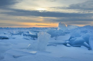 Rusya, Baykal Gölü, buz Tepecik gündoğumu