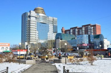 Blagoveshchensk, Rusya, Ekim, 21, 2017. Blagoveshchensk Ekim 50 yılı sokakta binalar