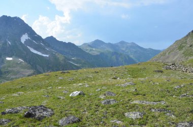 Rus yaz dağ manzara Caucasus biyosfer rezerv bulutlu havalarda