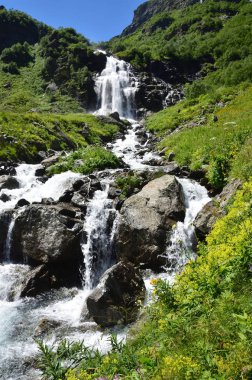 Rusya, Kafkas biyosfer rezervi, yaz aylarında Imeretinka Nehri üzerinde üst Imeretinsky şelale