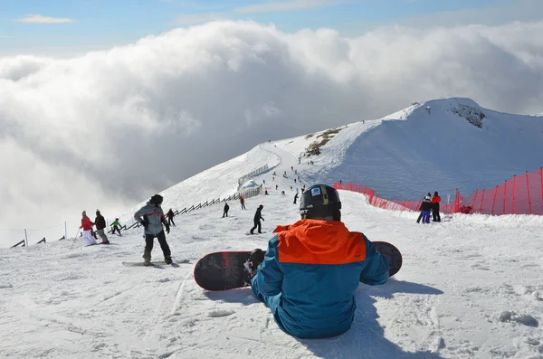 Posa Khutor Sochi Rusland Januari 2018 Snowboarder Zit Het Bovenste — Stockfoto