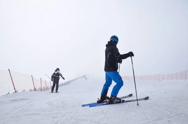 Rosa Khutor Sochi Rusland Januari 2018 Skiërs Afstammen Van Ski — Stockfoto