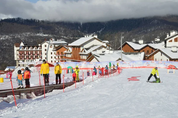 Ποσα Khutor Ιανουαρίου 2018 Σότσι Της Ρωσίας Παιδική Ταινία Ανελκυστήρα — Φωτογραφία Αρχείου