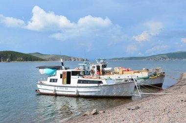 Vladivostok, Rusya, Eylül, 02, 2017. İnsanlar tekne ile tatile Klykov Adası Eylülde geldi