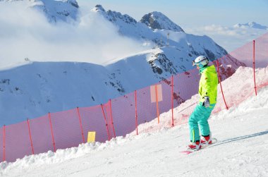 Kayak Merkezi üzerinde Rosa Khutor fron Rosa Pik snowboard Rosa Khutor, Sochi, Rusya Federasyonu, 28 Ocak 2018, kadın