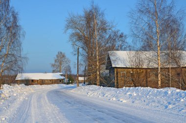Rusya, Arkhangelsk bölgesi, Plesetsk İlçesi, Voznesenskaya köyü. Eski ahşap evler