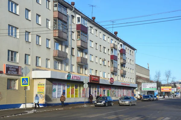 Arkhangelsk Rusia Febrero 2018 Personas Coches Avenida Troitsky Febrero Tiempo — Foto de Stock