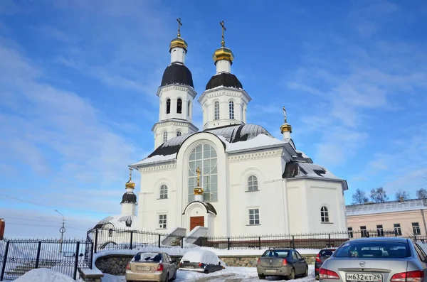Arkhangelsk Russia February 2018 Cars Church Assumption Mother God Uspenskaya — Stock Photo, Image
