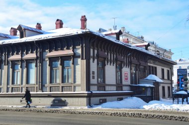 Arkhangelsk, Rusya, 20 Şubat 2018. Kentsel planlama ve Mimarlık - konak Renni-Sharvin, 1825 Yapim yili Anıtı insanlar. Şimdi - Gençlik Tiyatrosu, Viktor Panov