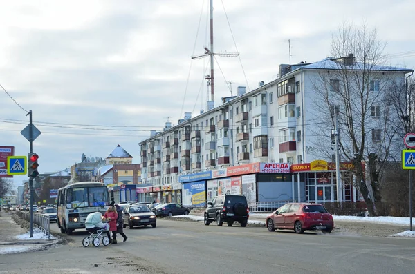 Arkhangelsk Rusia Febrero 2018 Personas Coches Avenida Troitsky Febrero Tiempo — Foto de Stock