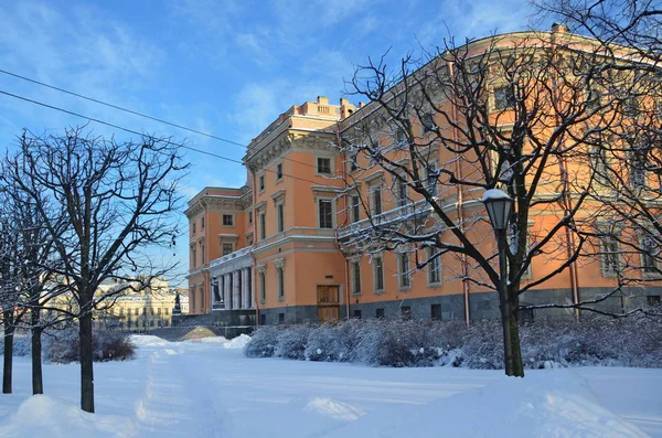 圣彼得堡 俄罗斯 2018 Mikhailovsky 城堡在冬天 Fontanka 圣彼得堡 — 图库照片