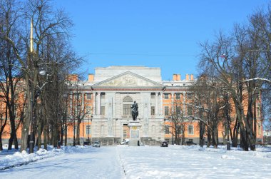 St Petersburg, Rusya, Şubat, 27, 2018. İmparator Peter kış büyük ve Mikhailovsky kalede Anıtı. Fontanka. Saint-Petersburg