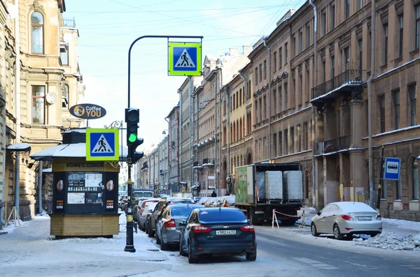 São Petersburgo Rússia Fevereiro 2018 Carros Estacionados Beira Estrada Rua — Fotografia de Stock