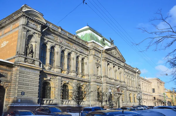 São Petersburgo Rússia Fevereiro 2018 Carros Perto Museu Escola Central — Fotografia de Stock