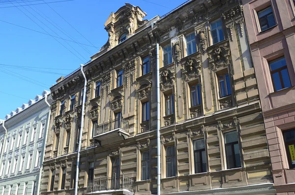 サンクトペテルブルグ ロシアは 2018 ロシア サンクトペテルブルク マラヤ Konyushennaya Isina 1875 年の間に建てられました — ストック写真