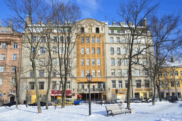 サンクトペテルブルグ ロシアは 2018 株式会社 Gangutskaya サンクトペテルブルクで 1910 年に建てられた ビルダー の収益性の高い家 — ストック写真