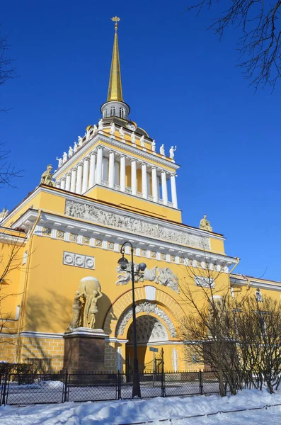 Russland Das Admiralsgebäude Sonnigen Winter Heiligem Petersburg Erbaut Jahrhundert — Stockfoto