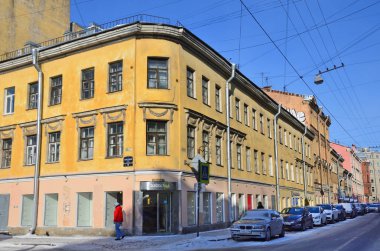 St Petersburg, Rusya, Şubat, 27, 2018. Araba Kapushkin, 1843 Yapim yili evin Gangutskaya Caddesi üzerinde park edilmiş