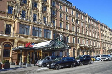 St Petersburg, Rusya, Şubat, 27, 2018. Arabalar Park güneşli bir günde Hotel, St. Petersburg 