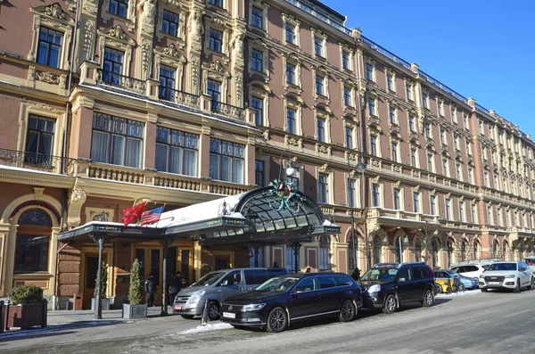 Petersburg Russia February 2018 Cars Parked Hotel Grand Hotel Europe — Stock Photo, Image