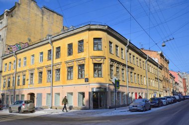 St Petersburg, Rusya, Şubat, 27, 2018. Araba Kapushkin, 1843 Yapim yili evin Gangutskaya Caddesi üzerinde park edilmiş