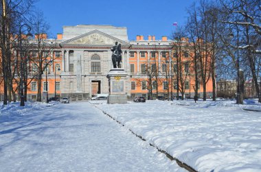 St Petersburg, Rusya, Şubat, 27, 2018. İmparator Peter büyük ve Mikhailovsky Anıtı kale kışın ben su y gün, Saint-Petersburg