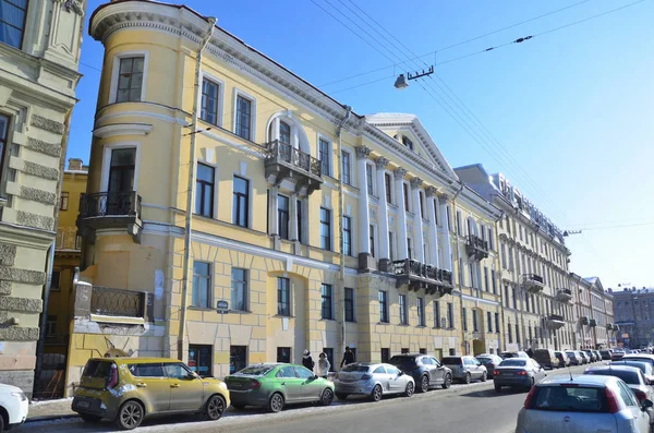 San Petersburgo Rusia Febrero 2018 San Petersburgo Coches Terraplén Del —  Fotos de Stock