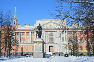 St Petersburg, Rusya, Şubat, 27, 2018. İmparator Peter büyük ve Mikhailovsky Anıtı kale kışın ben su y gün, Saint-Petersburg
