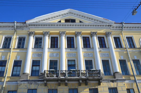 San Petersburgo Rusia Febrero 2018 Coches Aparcados Cerca Casa Neklyudov —  Fotos de Stock