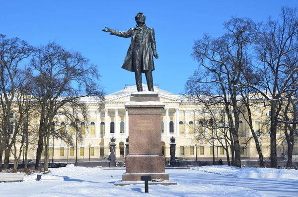 San Petersburgo Rusia Febrero 2018 Monumento Pushkin Frente Museo Ruso —  Fotos de Stock