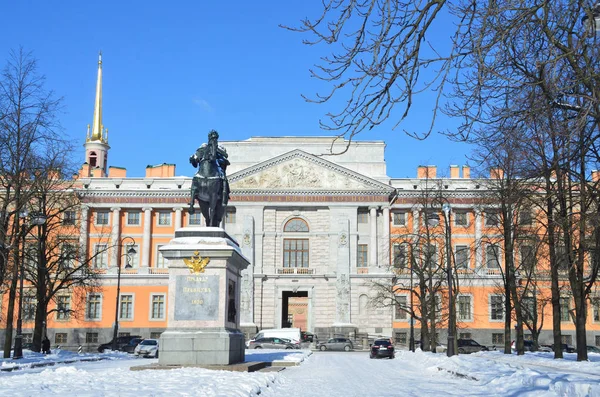 Petersburg Oroszország Február 2018 Emlékmű Császár Péter Nagy Mikhailovsky Kastély — Stock Fotó