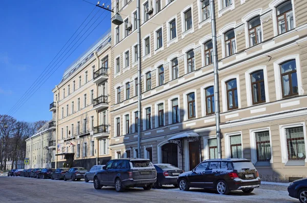 San Petersburgo Rusia Febrero 2018 Coches Aparcados Lado Calle Gangutskaya — Foto de Stock