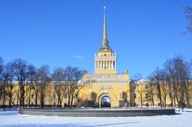 St Petersburg, Rusya, Şubat, 27, 2018. Güneşli kışın Saint Petersburg'da bina Admiralty