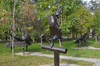 Habarovsk, Rusya, Ekim, 5, 2017. Zodyak işaretleri Habarovsk şehir Amursky Bulvarı'nda yapılan heykeller 