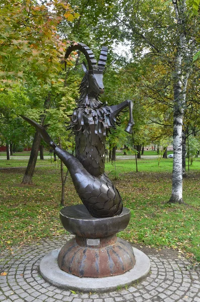 Khabarovsk Ryssland Oktober 2017 Skulptur Stjärntecken Stenbocken Staden Khabarovsk Boulevarden — Stockfoto