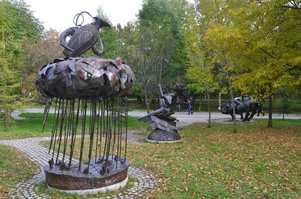 Khabarovsk Ryssland Oktober 2017 Skulpturen Stjärntecken Vattumannen Staden Khabarovsk Boulevarden — Stockfoto
