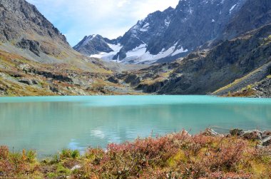 Sonbaharda Rusya, Altay Dağları, göl Kuyguk (Kuiguk)