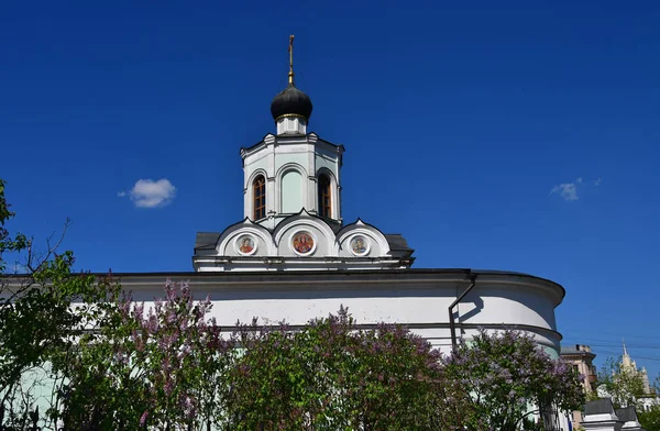 สเซ มอสโคว โบสถ งการยกย องของกางเขนบน Chistyy วราซาเล ยในเด อนพฤษภาคม — ภาพถ่ายสต็อก