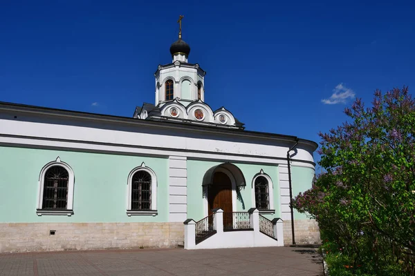 ロシア モスクワ 教会で Chistyy Vrazhek の十字の高揚の可能性があります — ストック写真