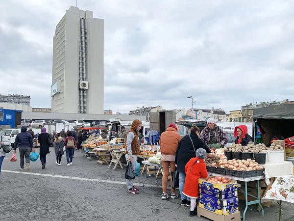 Vladivostok Rusia Octubre 2019 Gente Caminando Feria Comida Fin Semana — Foto de Stock