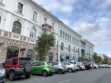 Vladivostok, Rusya, 26 Ekim 2019. Evler No. 5.7 apartman dairesi, çay evi ve Zhuklevich fabrikasının deposu. 1911 'de inşa edilmiş.