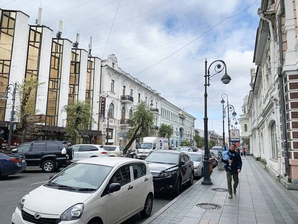 Vladivostok Rússia Outubro 2019 Carros Estão Estacionados Rua Svetlanskaya Centro — Fotografia de Stock