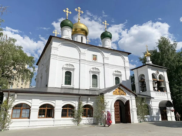 Moscú Rusia Junio 2019 Gente Está Monasterio Masculino Sretensky Stavropegial — Foto de Stock