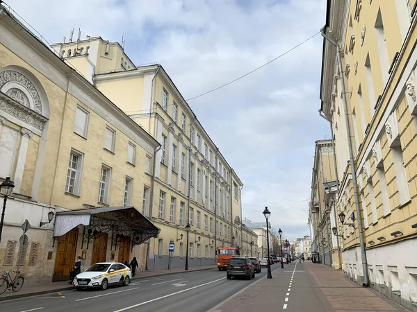 Moscou Rússia Novembro 2019 Pessoas Andando Longo Rua Bolshaya Nikitskaya — Fotografia de Stock