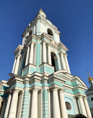 Moskova, Serebryaniki 'deki Trinity Kilisesi' nin çan kulesi Yauzskie Meydanı 'nda.