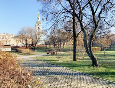 Moskova, Yauzskie Kapısı Meydanı, Sonbaharda Ustinsky Parkı