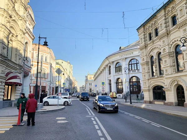 Москва Россия Ноября 2019 Года Люди Идущие Осенью Улице Ильинка — стоковое фото