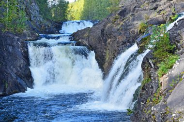 Eylül 'de Kivach şelalesi, Karelia. Rusya