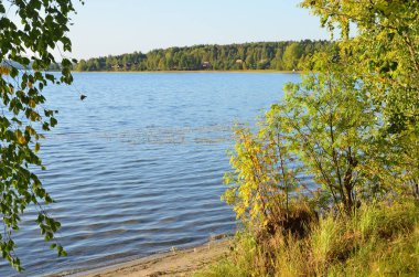 Rusya, Karelia, Pertozero Gölü güneşli sonbahar gününde